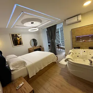 Deluxe In Center Appartamento Tirana